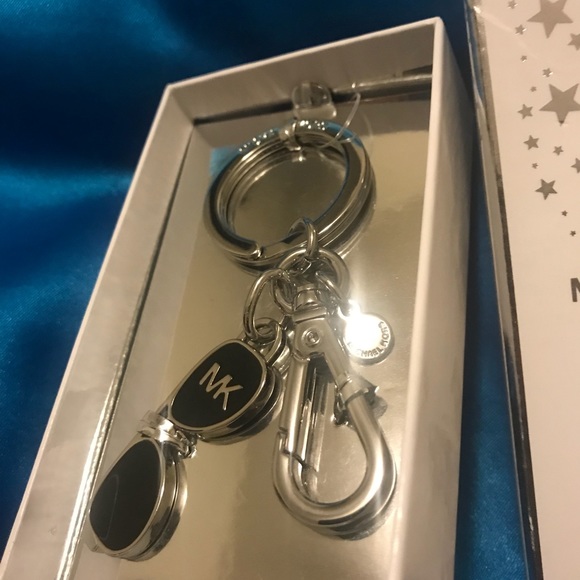 Michael Kors Key Charmer - Picture 3 of 5